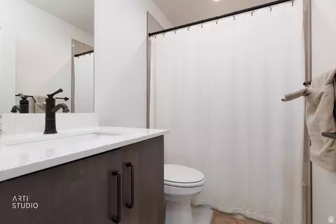 Bath - 556 E 7215 S, Midvale, UT 84047 photo 2 of 5