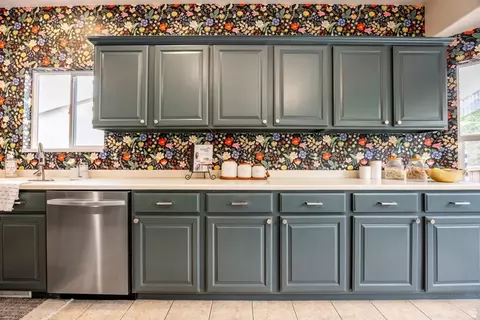 Kitchen - 1930 E Aspen Leaf Pl, Draper, UT 84020 photo 2 of 3