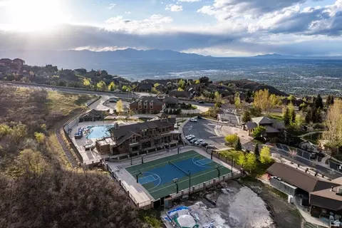 View/Area - 1930 E Aspen Leaf Pl, Draper, UT 84020 photo 6 of 11