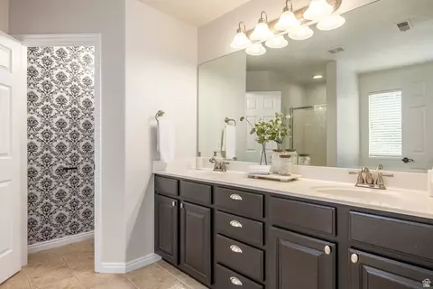 Bath - 1930 E Aspen Leaf Pl, Draper, UT 84020 photo 1 of 5