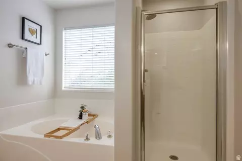Bath - 1930 E Aspen Leaf Pl, Draper, UT 84020 photo 2 of 5