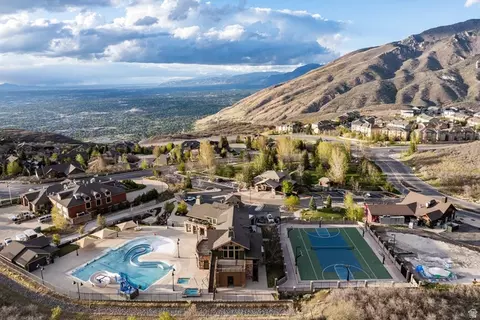 View/Area - 1930 E Aspen Leaf Pl, Draper, UT 84020 photo 5 of 11
