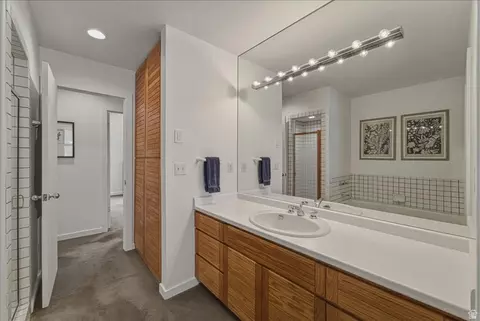 Bath - 740 W Quaking Aspen Dr S, Murray, UT 84123 photo 2 of 3