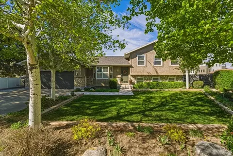 Exterior - 740 W Quaking Aspen Dr S, Murray, UT 84123 photo 2 of 8