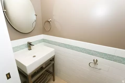 Bath - 1349 Madera Dr, Bountiful, UT 84010 photo 4 of 5