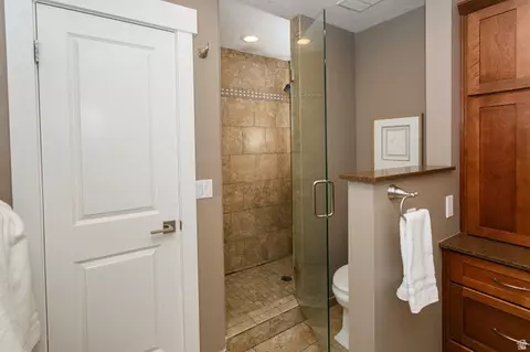 Bath - 1349 Madera Dr, Bountiful, UT 84010 photo 2 of 5