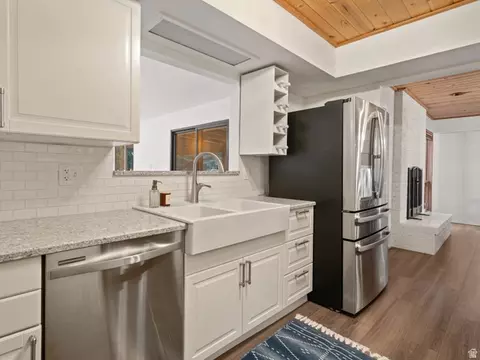 Kitchen - 3260 N River Dr E, Eden, UT 84310 photo 2 of 2