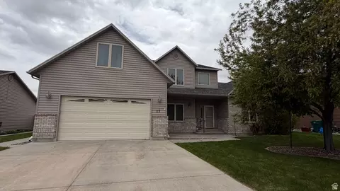 800 Escalante Dr #17, Vernal, UT 84078