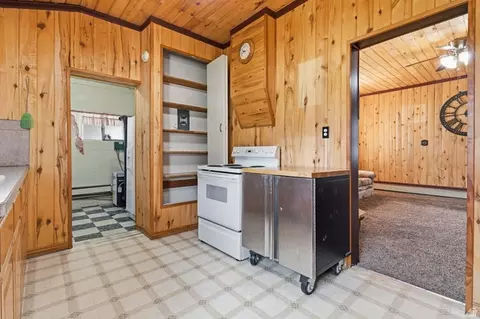 Kitchen - 3983 Bennie Creek Rd, Birdseye, UT 84629 photo 3 of 3