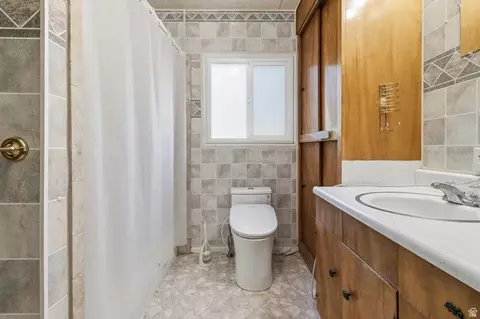 Bath - 3983 Bennie Creek Rd, Birdseye, UT 84629 photo 3 of 3
