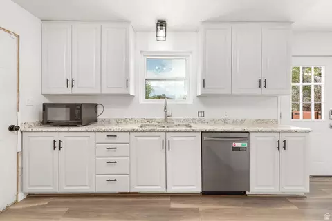 Kitchen - 386 S 800 E, Orem, UT 84097 photo 2 of 3