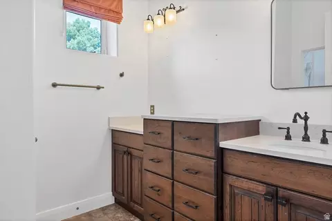 Bath - 445 E 1470 S, Washington, UT 84780 photo 4 of 5