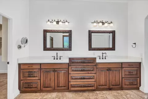 Bath - 445 E 1470 S, Washington, UT 84780 photo 1 of 5