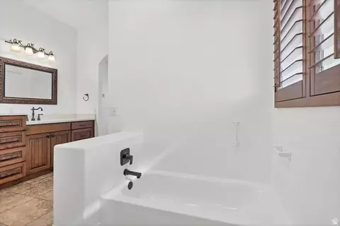 Bath - 445 E 1470 S, Washington, UT 84780 photo 2 of 5
