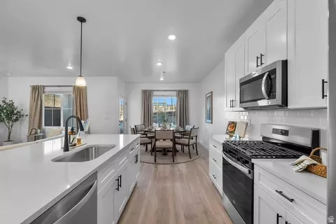 Kitchen - 2818 E Corral Dr #3030, Washington, UT 84780 photo 2 of 3