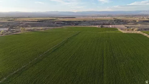 2084 W Mortensen Ln, Myton, UT 84052