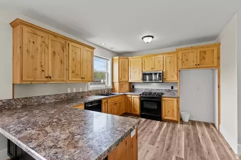 Kitchen - 75 E 200 N, Mendon, UT 84325 photo 4 of 5