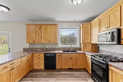 Kitchen - 75 E 200 N, Mendon, UT 84325 photo 3 of 5