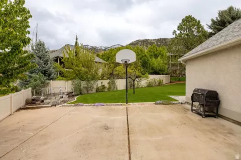 Exterior - 105 Buckingham Dr, Providence, UT 84332 photo 2 of 8