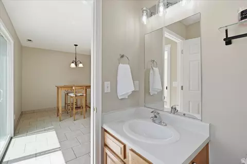 Bath - 140 W Penny Ln, Logan, UT 84341 photo 2 of 4