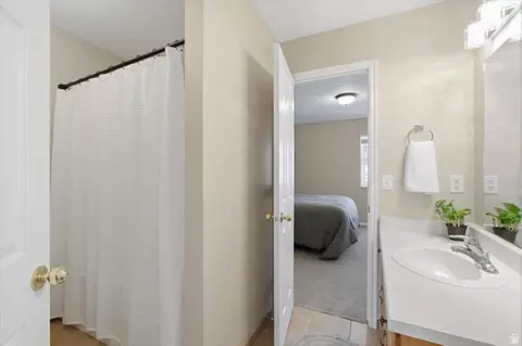 Bath - 140 W Penny Ln, Logan, UT 84341 photo 1 of 4