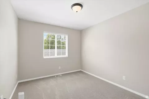 Bedroom - 140 W Penny Ln, Logan, UT 84341 photo 3 of 6