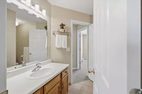 Bath - 140 W Penny Ln, Logan, UT 84341 photo 3 of 4