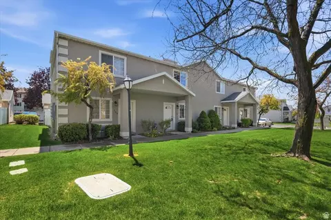 Exterior - 140 W Penny Ln, Logan, UT 84341 photo 3 of 9