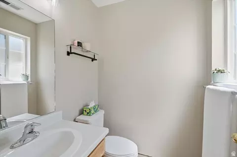Bath - 140 W Penny Ln, Logan, UT 84341 photo 4 of 4