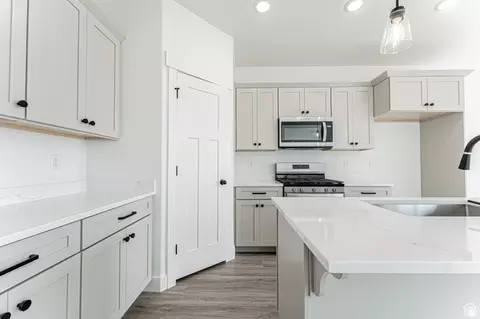 Kitchen - 4774 S Alder Dr, Mapleton, UT 84664 photo 4 of 4