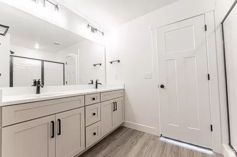 Bath - 4774 S Alder Dr, Mapleton, UT 84664 photo 1 of 4