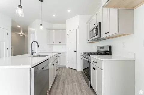 Kitchen - 4774 S Alder Dr, Mapleton, UT 84664 photo 3 of 4