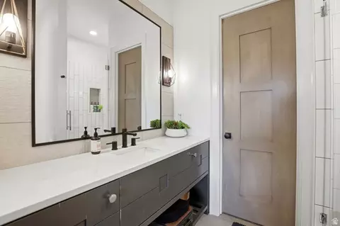 Bath - 349 Ford Canyon Dr, Centerville, UT 84014 photo 11 of 13