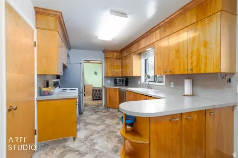 Kitchen - 75 N Williams Cr, Morgan, UT 84050 photo 2 of 4