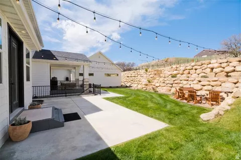 Exterior - 179 E Twin Hollow Dr #19, Mapleton, UT 84664 photo 11 of 19