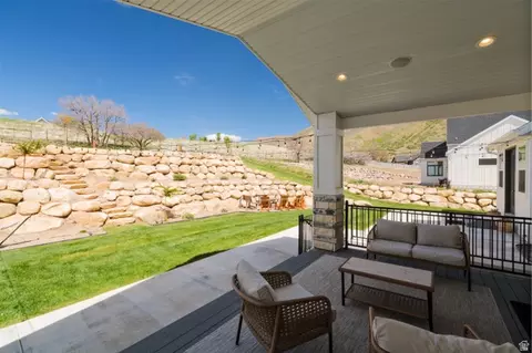 Exterior - 179 E Twin Hollow Dr #19, Mapleton, UT 84664 photo 10 of 19