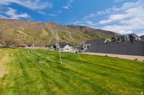 Exterior - 179 E Twin Hollow Dr #19, Mapleton, UT 84664 photo 15 of 19