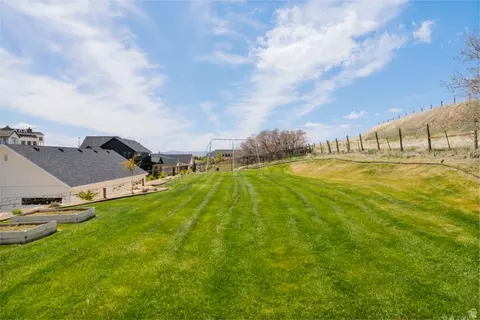 Exterior - 179 E Twin Hollow Dr #19, Mapleton, UT 84664 photo 13 of 19