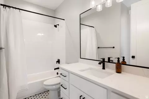 Bath - 179 E Twin Hollow Dr #19, Mapleton, UT 84664 photo 5 of 7