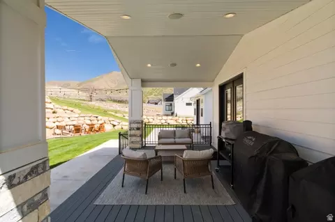 Exterior - 179 E Twin Hollow Dr #19, Mapleton, UT 84664 photo 9 of 19