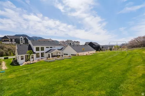 Exterior - 179 E Twin Hollow Dr #19, Mapleton, UT 84664 photo 14 of 19