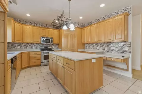 Kitchen - 1001 E Pine Valley Rd, Pine Valley, UT 84781 photo 3 of 7