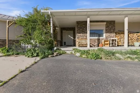 Exterior - 1001 E Pine Valley Rd, Pine Valley, UT 84781 photo 4 of 7