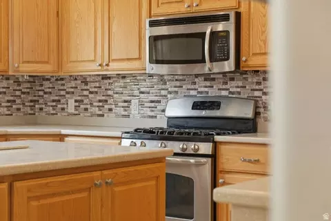 Kitchen - 1001 E Pine Valley Rd, Pine Valley, UT 84781 photo 6 of 7