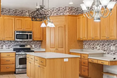 Kitchen - 1001 E Pine Valley Rd, Pine Valley, UT 84781 photo 4 of 7