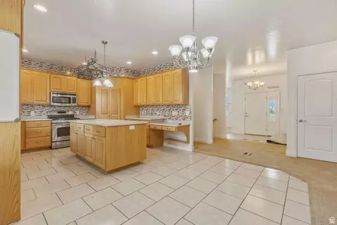 Kitchen - 1001 E Pine Valley Rd, Pine Valley, UT 84781 photo 2 of 7