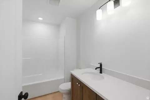 Bath - 844 N 400 W, Logan, UT 84321 photo 2 of 2