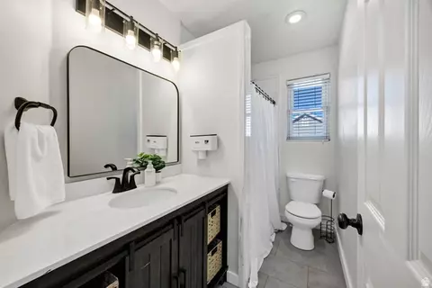 Bath - 892 E 400 S, Smithfield, UT 84335 photo 1 of 6