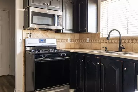 Kitchen - 892 E 400 S, Smithfield, UT 84335 photo 2 of 4