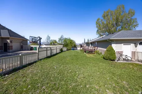 Exterior - 892 E 400 S, Smithfield, UT 84335 photo 2 of 7